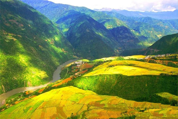 怒江傳媒公司帶您去貢山赴一場秋天的約會(huì)