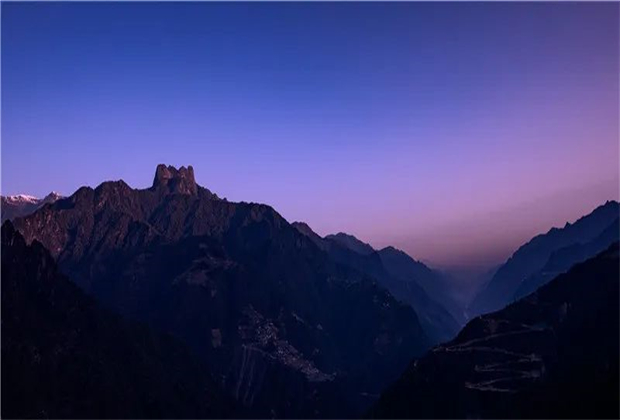 怒江會(huì)議旅游：來(lái)福貢觀山看水，聽雨聲